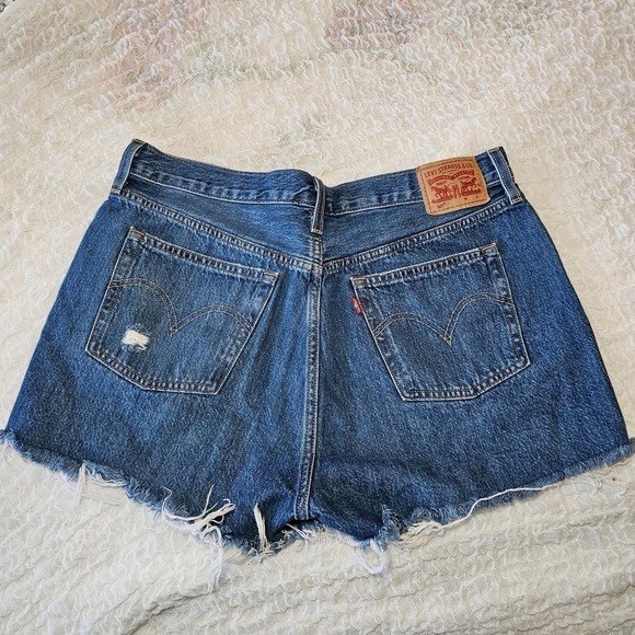Levi’s 501 High Rise Raw Hem Cut Off Mom Jean Shorts Size 20 - Picture 4 of 5